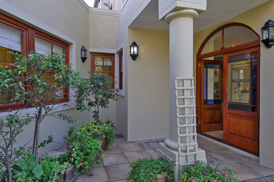 7 Bedroom Property for Sale in Zwaanswyk Western Cape